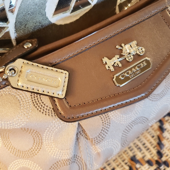 Coach Handbag ⭐Authentic⭐ - Picture 2 of 9